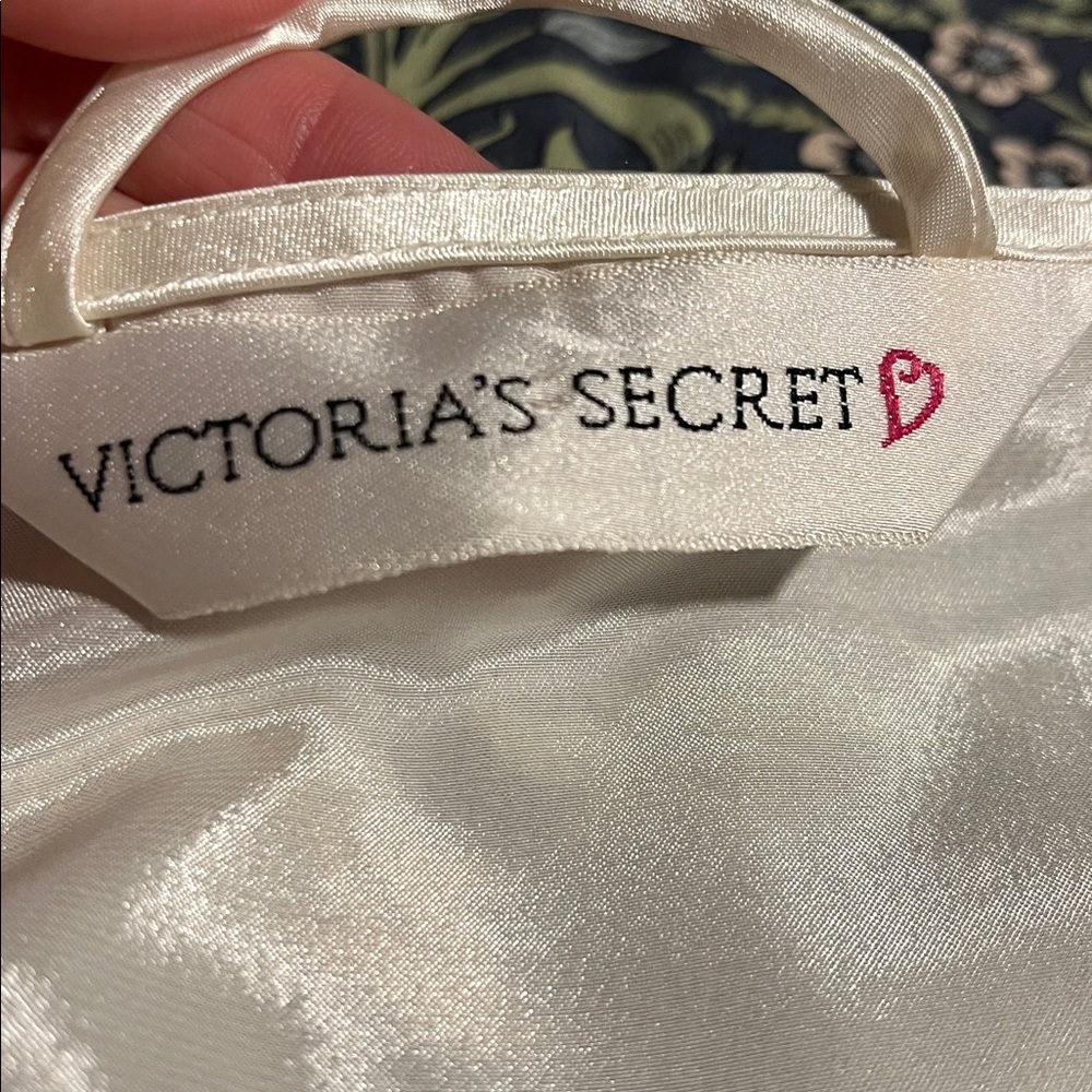 Vintage Victoria's Secret Cream bridal Satin Robe with Lace and sequin detail OS - Picture 2 of 5